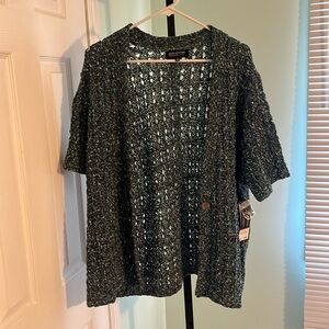 Jones New York, beautifully made short sleeve cardigan. Size 2X.